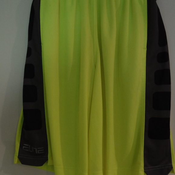 Nike Hoodie and short set - Picture 2 of 3